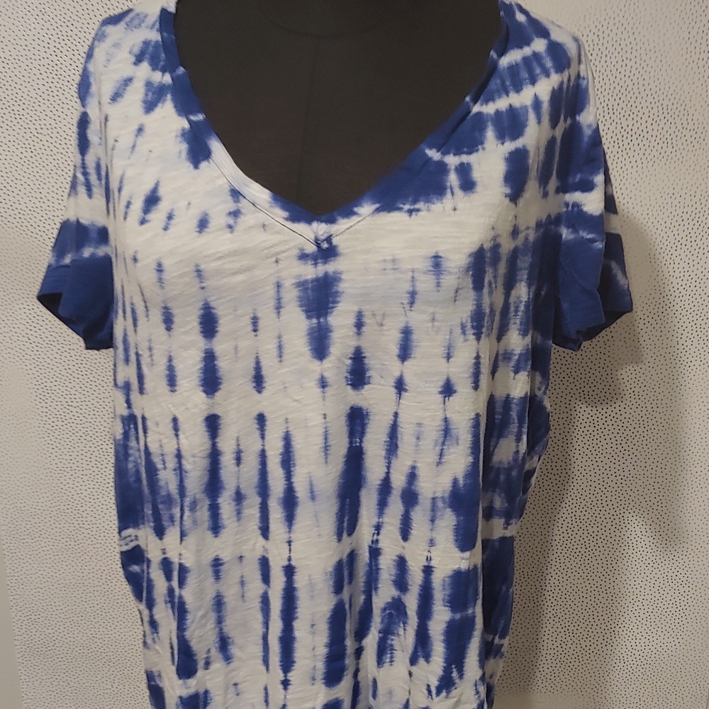 ☀️5/$15 MERONA Blue Tye Dye V Neck Tee